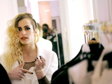 La coupe asymtrique d'Alice Dellal