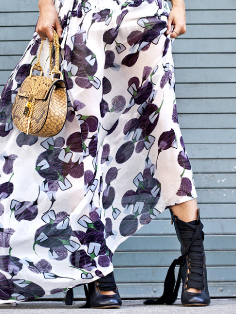 Entre larges lacets et dgaine romantique dark, ces bottines Chlo ont tout bon !