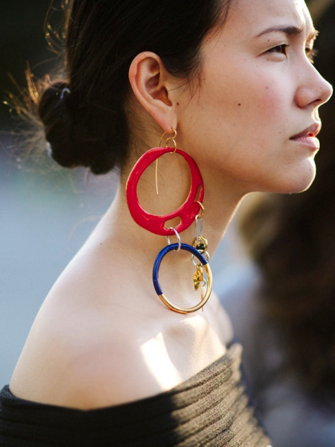 Cette saison, l'humeur est  la boucle d'oreille esprit mobile de Calder !