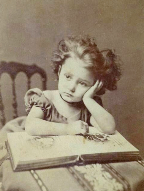 Aussi douloureux que puisse tre l'ennui, il est souvent ncessaire pour activer l'imagination...