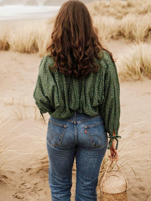 Ample blouse mouchete + jean + panier tress = le bon mix
