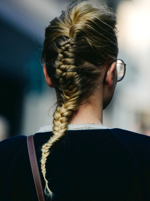 Voil le genre de tresse faussement dsinvolte que l'on adorerait savoir se faire soi-mme...