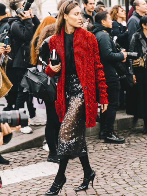 Oui  l'pais gilet de grand-pre port en mode chic !