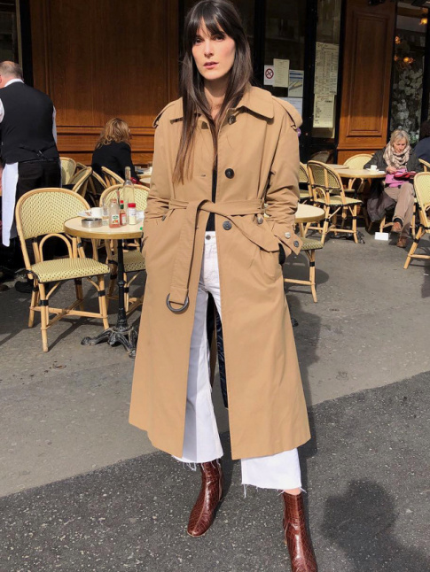 Trench camel + jean flare blanc 7/8 = le bon mix