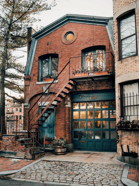 Les maisons les plus insolites sont souvent les plus charmantes...