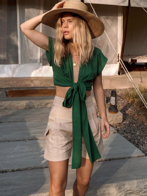 Short esprit utilitaire + top sophistiqu = le bon mix