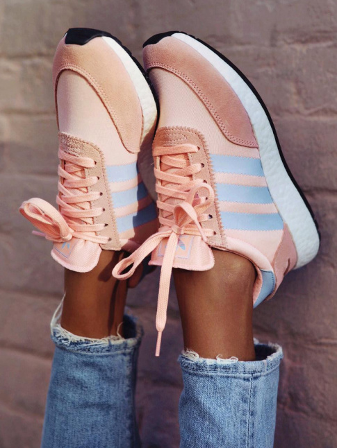 Les couleurs drages sient particulirement bien aux sneakers printanires !