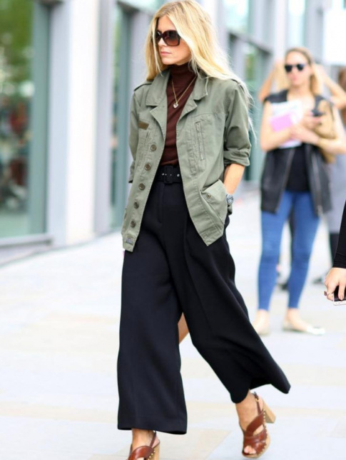 Oui  la veste army porte en mode casual chic seventies !