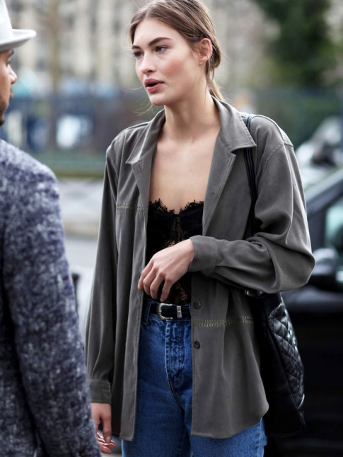 Oui au au tlescopage entre pice army et modle lingerie !