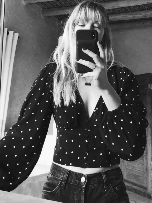 Mlant pois, sensualit et jean casual, ce look a tout bon !