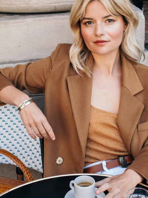 Rien de tel qu'un blazer noisette pour rchauffer une tenue printanire !