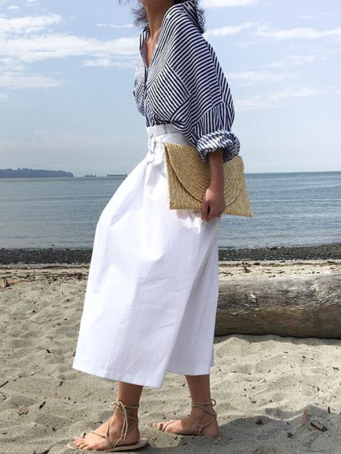 Ample chemise raye + longue jupe blanche taille haute = le bon mix