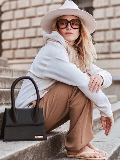 Oui au mix and match entre pice cosy et dtail trendy !