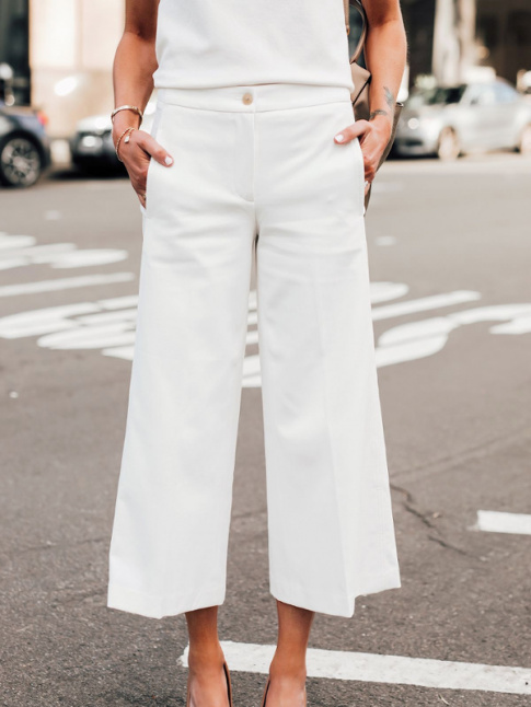 Jean large blanc 7/8 + escarpins nude = le bon mix