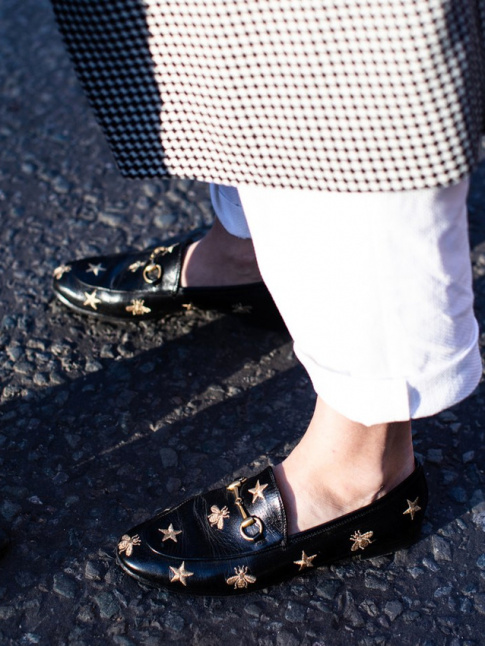 Rien de tel qu'une petite broderie dore pour twister de sages mocassins !