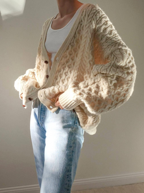 Oui au mix gilet trop grand/marcel ultra moulant !