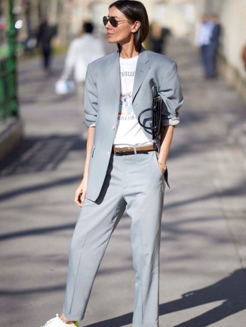 Toujours porter le costume en mode casual !