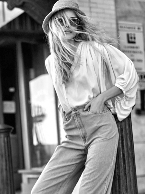 Blouse romantique + jean flare taille haute = le bon mix