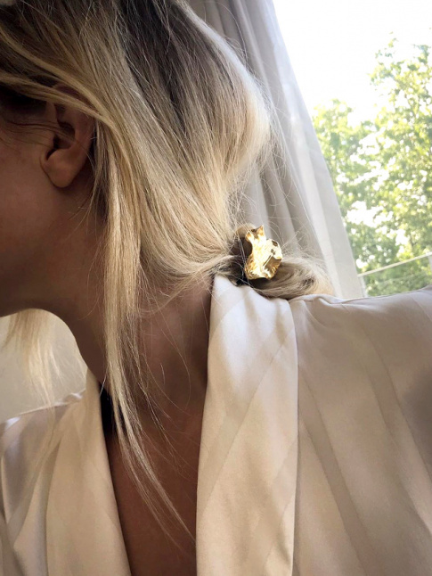Bien utilis, le bijou de cheveux se rvle irrsistible