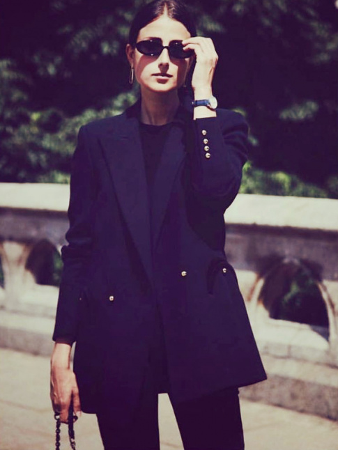 Difficile de rsister  l'aura d'un blazer bleu marine parfaitement coup...