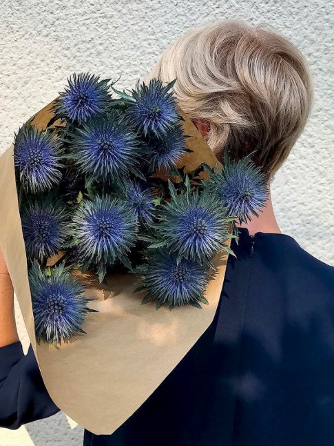 Toujours accorder la teinte de ses fleurs  celle de sa tenue !