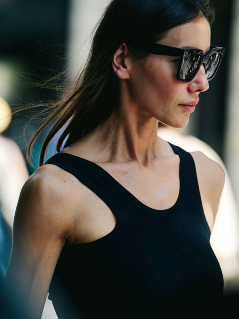 Wanted : un marcel aux emmanchures sporty/conceptuelles !