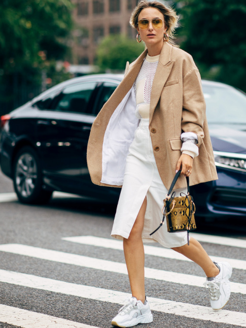 Oui au duo blanc/camel trait sur une note casual/sporty/urbaine !