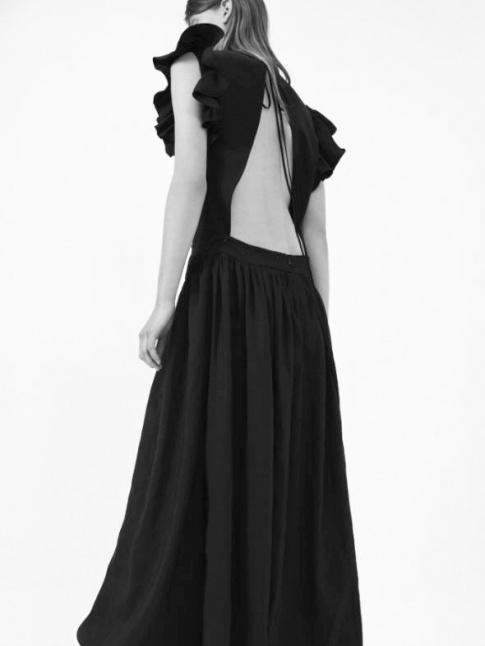 Oui aux dos nus allgeant les longues robes noires !