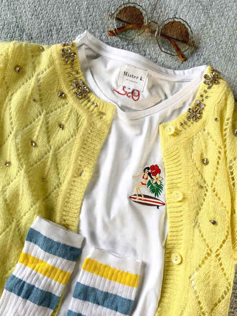 Petit gilet girly + tee-shirt funky brod = le bon mix