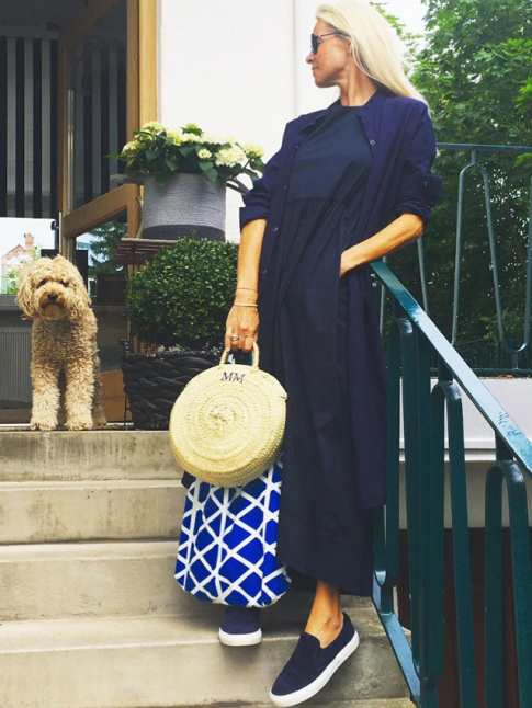 Oui au total look bleu marine travaill en mode casual/minimaliste !
