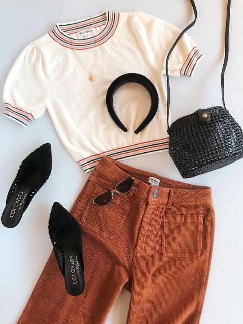 Associ  un look seventies, le serre-tte bourgeois gagne en dsirabilit