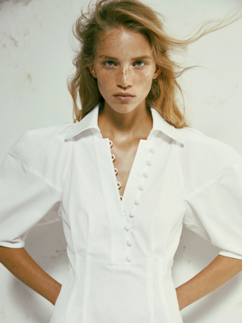 Mlant pure, dtails dsuets et fminit minimaliste, cette robe blanche a tout bon !