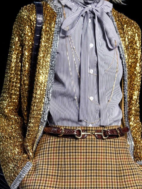 Sequins dors + fines rayures + carreaux british = le bon mix