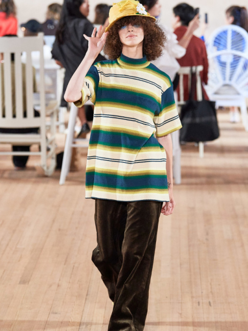 Wanted : un pantalon large flare en velours ras marron