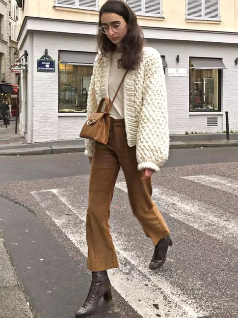 Mlant vibes seventies et nonchalance romantique, ce look a tout bon !