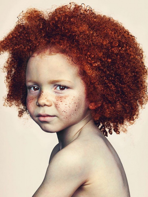 Boucles rousses + tches de rousseurs + regard espigle = le bon mix