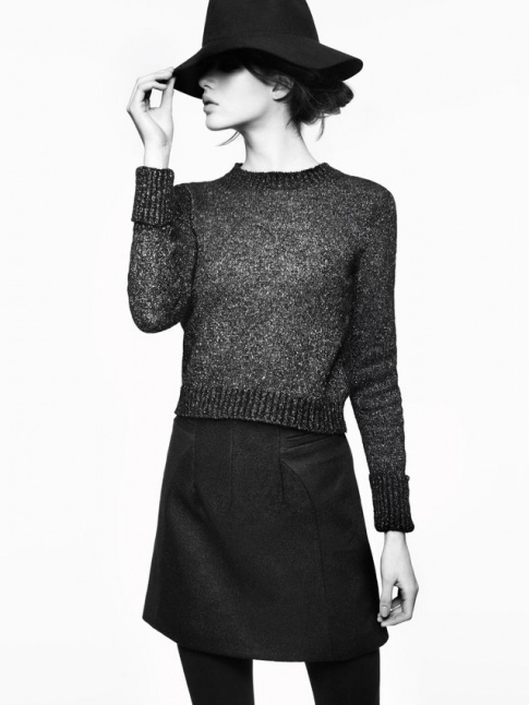 Porte en mode cosy/sixties, la mini jupe gagne en dsirabilit
