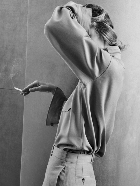 Chemise fluide + pantalon  pinces taille haute = le bon mix