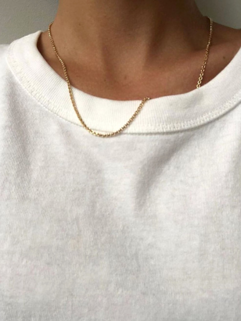 Tee-shirt blanc + trs fine chanette = le bon mix