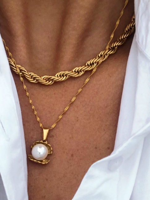 Chanette nineties + pendentif nacr = le bon mix