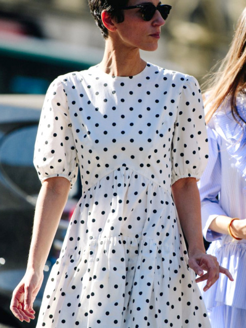 Rien de tel qu'une coupe trs courte pour twister une robe girly !