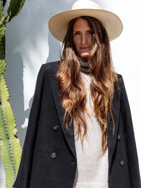 Mlant dgaine nonchalante, chevelure longuissime et pice tailoring, ce look ne laisse pas indiffrent !
