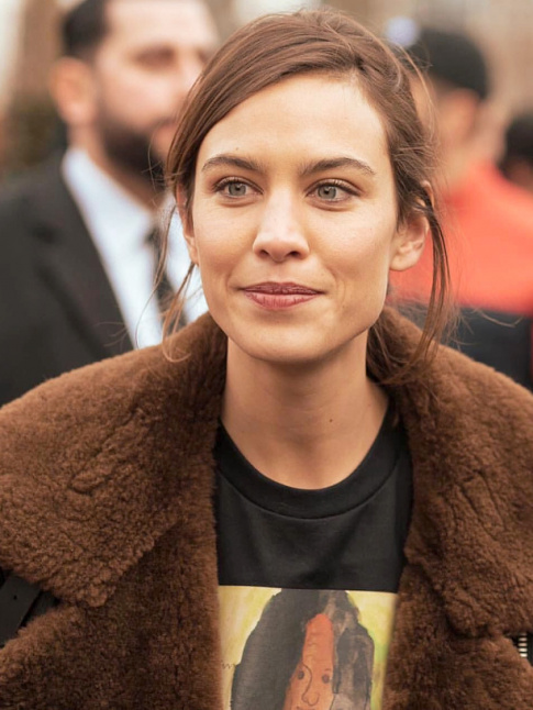 Blouson aviateur oversize + make up naturel + tee-shirt imprim = le bon mix