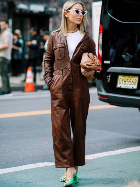Pour ou contre la combinaison pantalon en cuir ?
