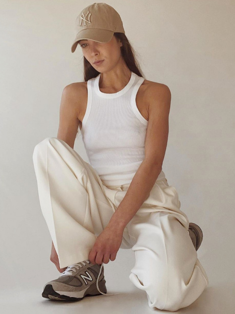 Dress code sportswear + pantalon large  pinces = le bon mix