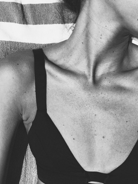Wanted : un maillot de bain triangle ayant de la tenue !