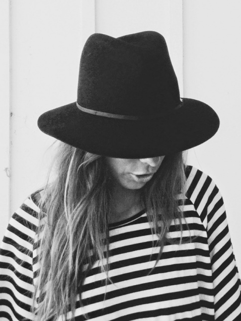 Fedora + marinire lgrement trop grande = le bon mix