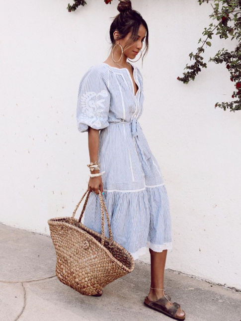 Robe sobrement folk + Birkenstocks = le bon mix