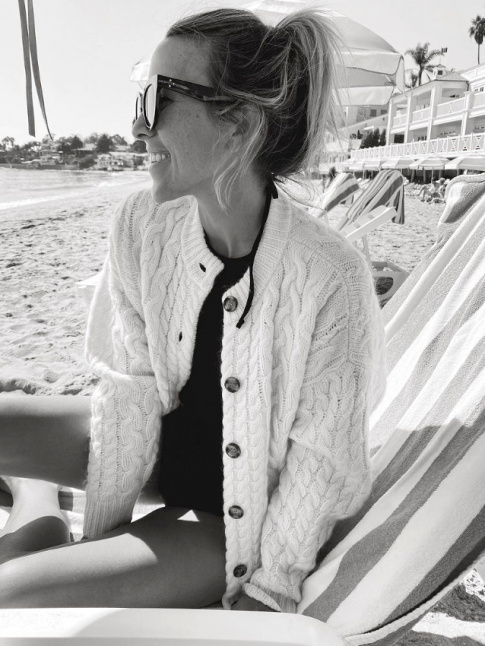 Gilet torsad + maillot de bain = le bon mix spcial fin d'aprs-midi sur la plage !