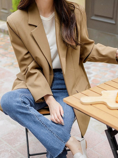 Coup  cru, le jean flare se rvle idal pour twister une tenue classique !